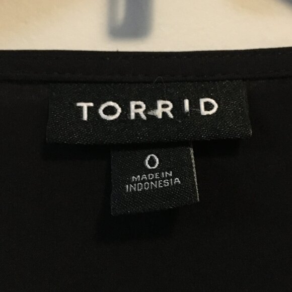 Torrid Lacy V-Neck Gothic Babydoll Blouse - Picture 11 of 16